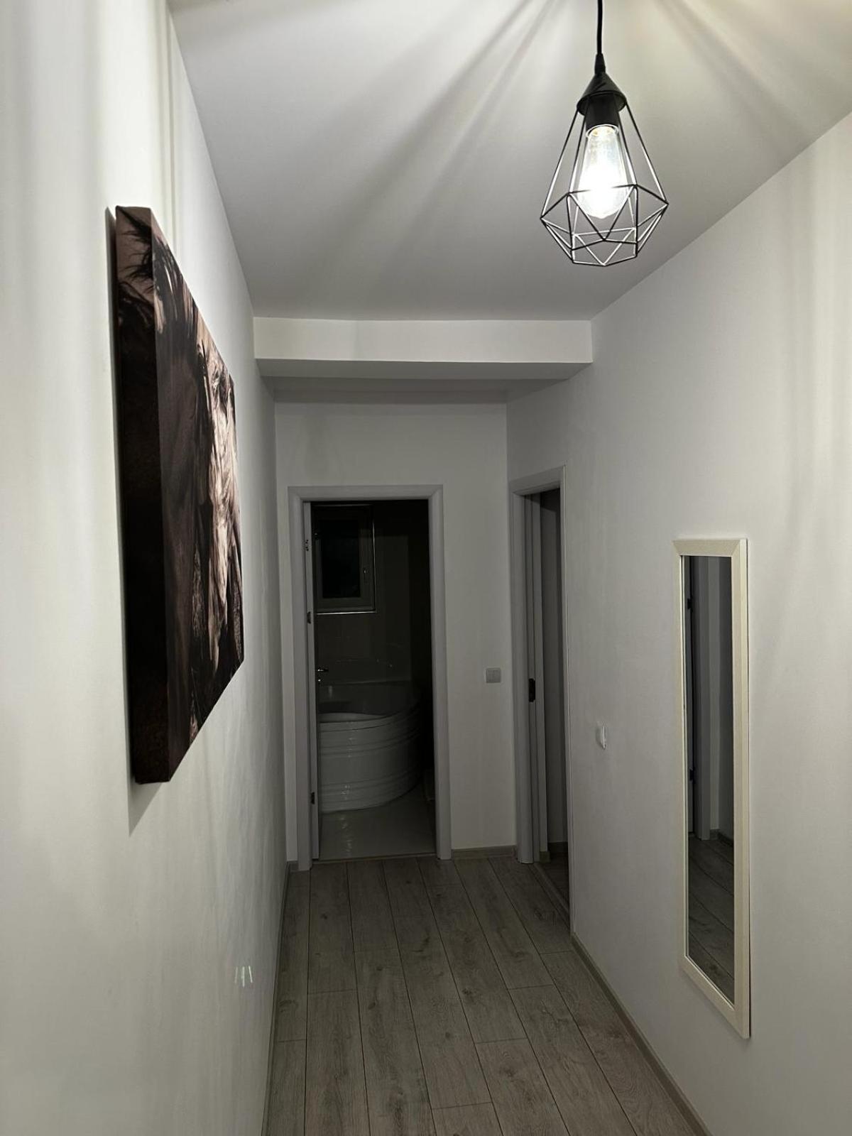 Apartemen 56 m² dengan 1 kamar tidur dan 1 kamar mandi pribadi di Centru Suceava Bagian luar foto